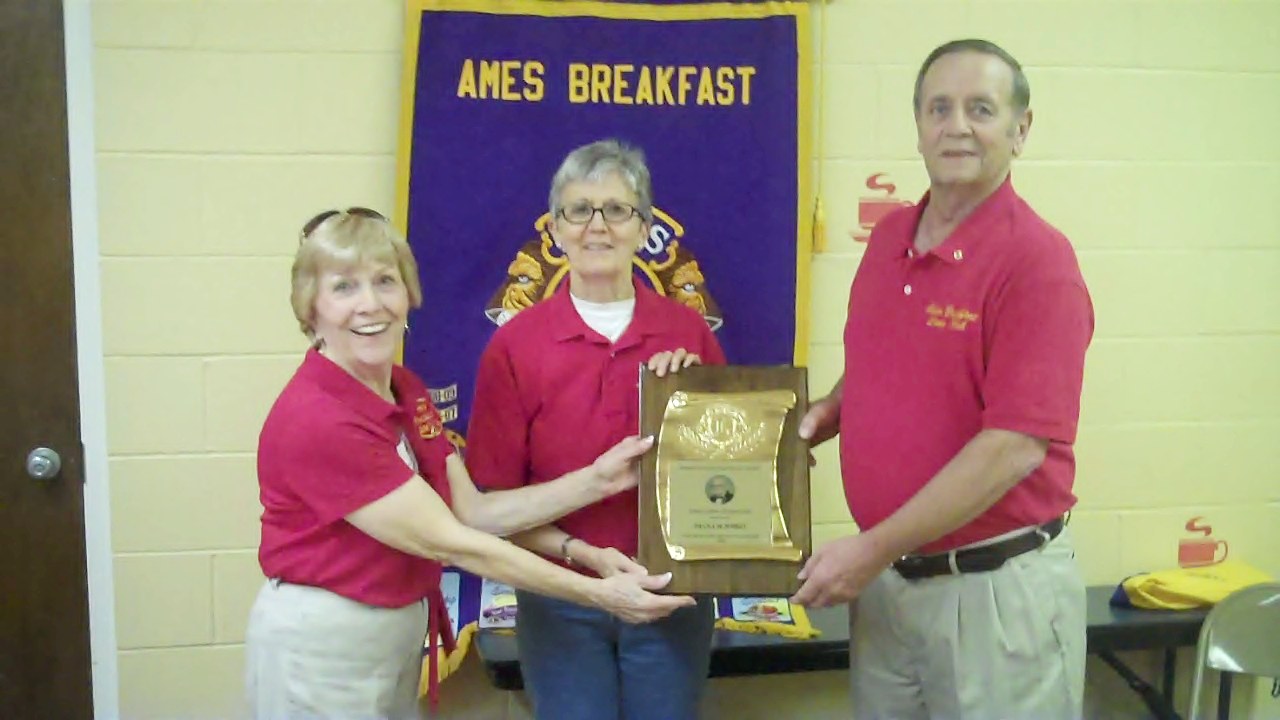 Dianna Schmidt and Bob Stehr Recieving Awards